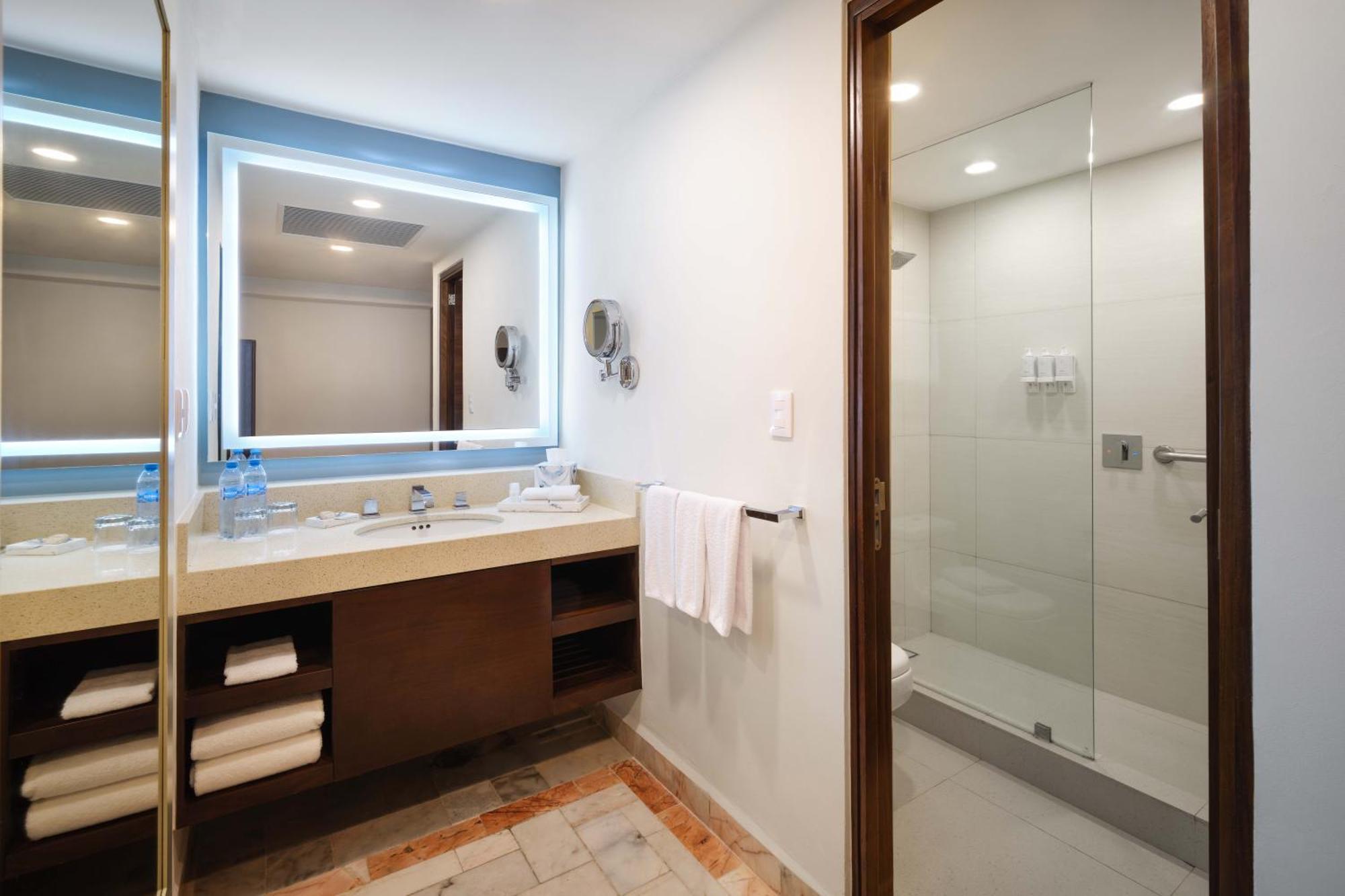 Wyndham Grand & Hotel 5*