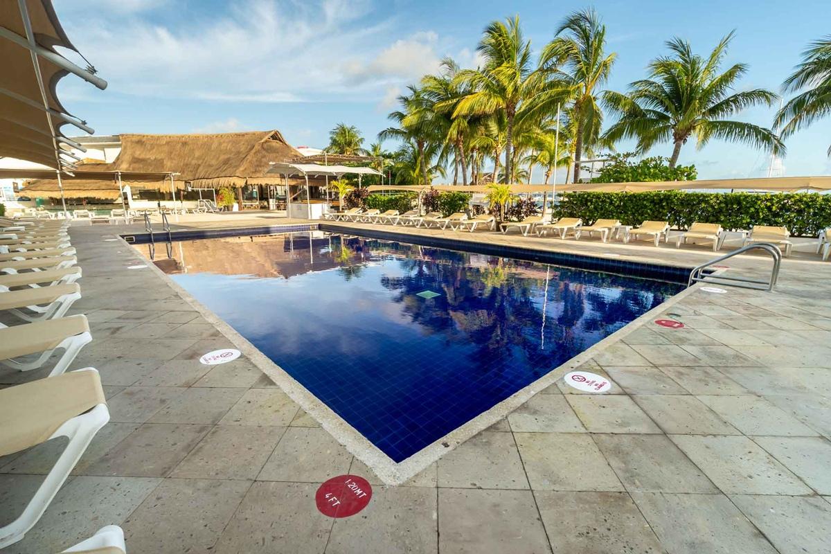 Aquamarina Resort