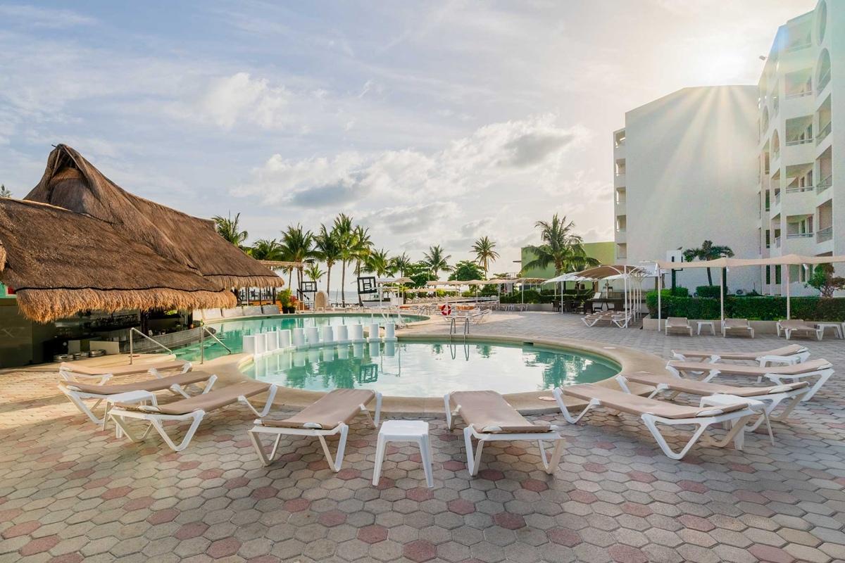 Aquamarina Resort
